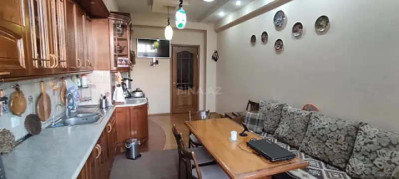 Satılır 4 otaqlı mənzil 210 m²