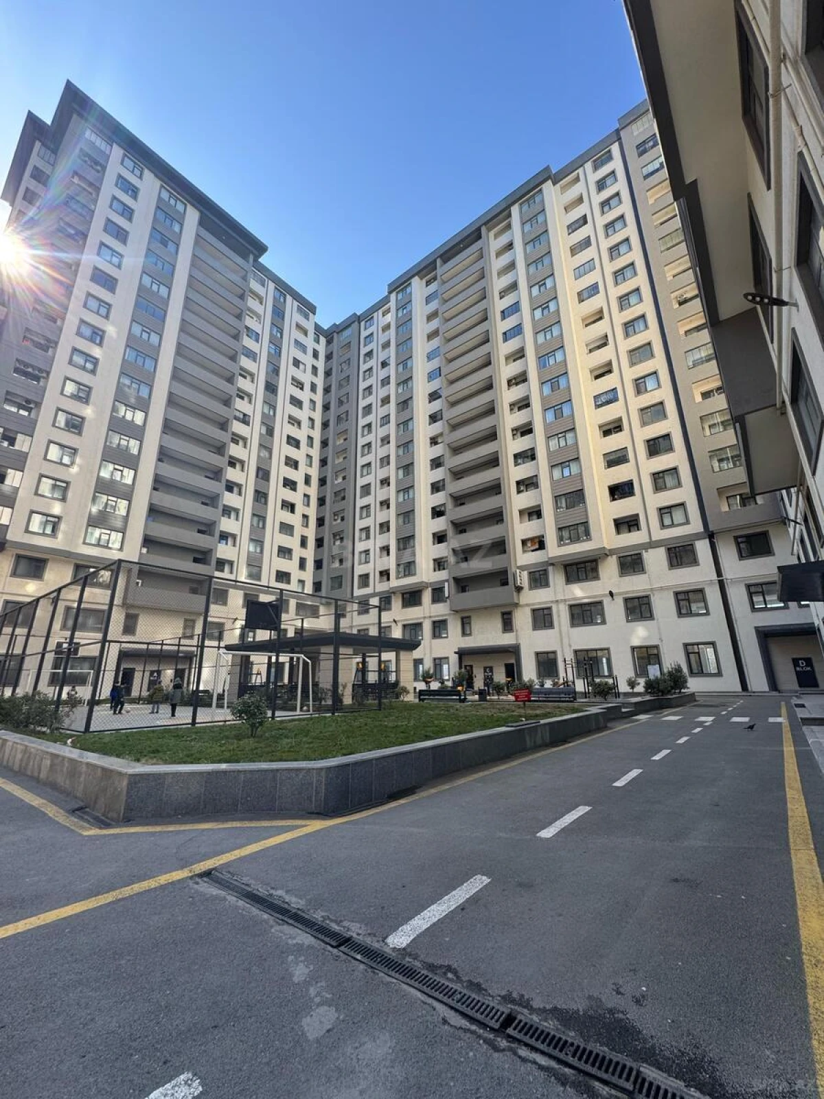 Satılır 4 otaqlı mənzil 195 m²