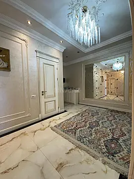 Satılır 4 otaqlı mənzil 195 m²