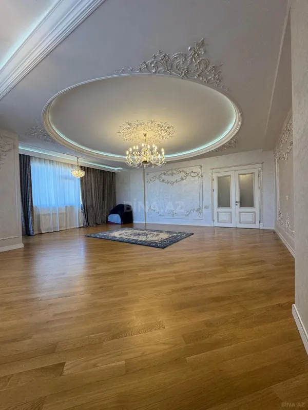 Satılır 4 otaqlı mənzil 195 m²