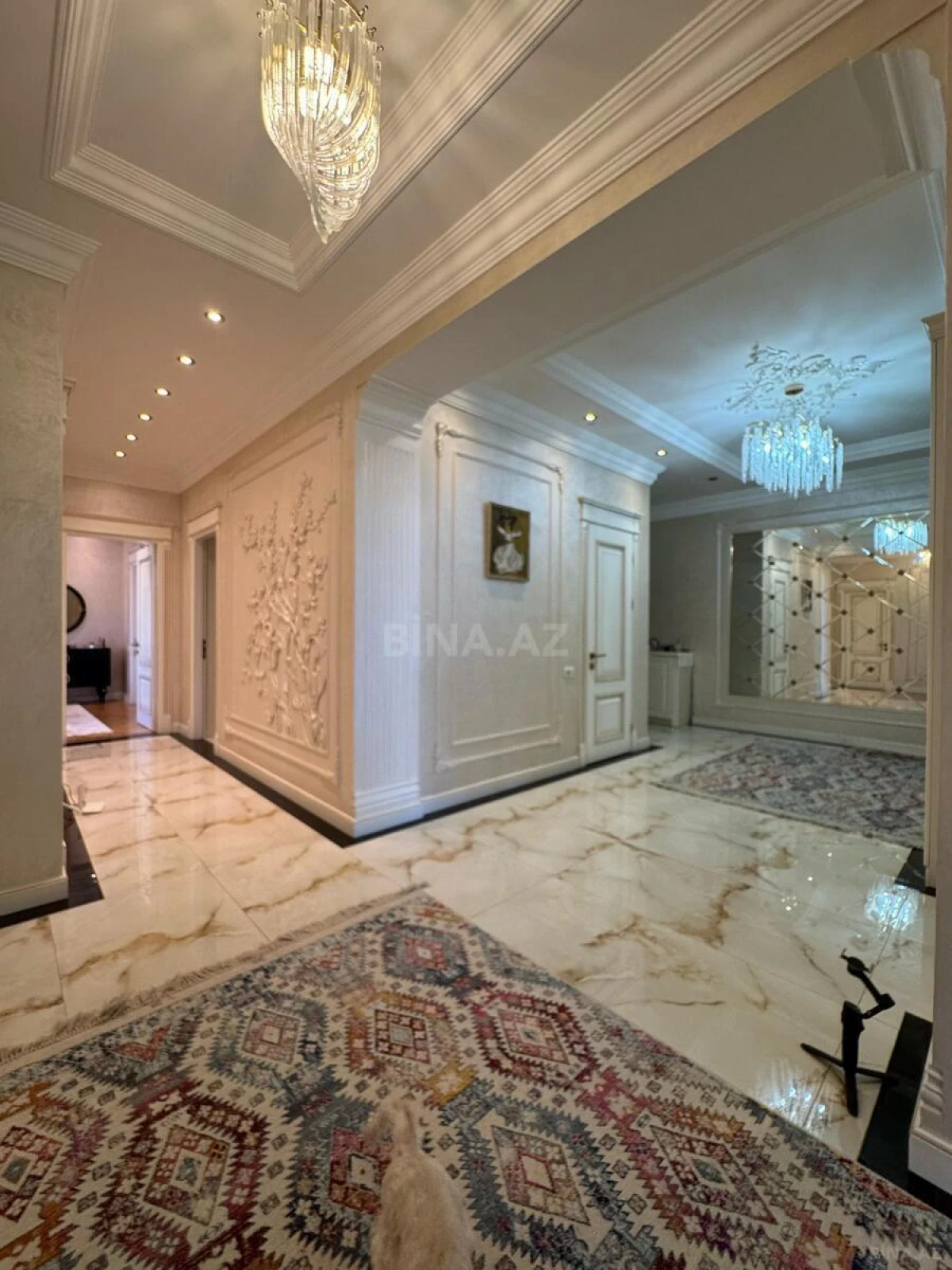 Satılır 4 otaqlı mənzil 195 m²