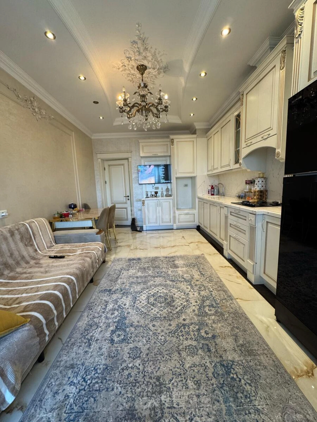 Satılır 4 otaqlı mənzil 195 m²