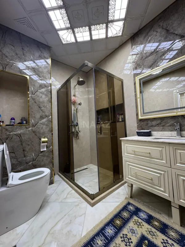 Satılır 4 otaqlı mənzil 195 m²