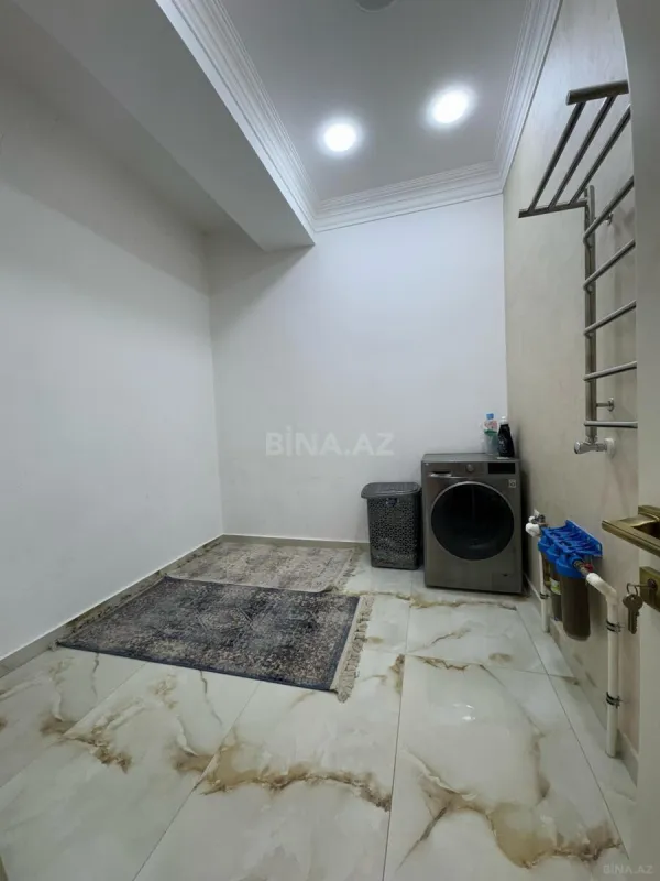 Satılır 4 otaqlı mənzil 195 m²