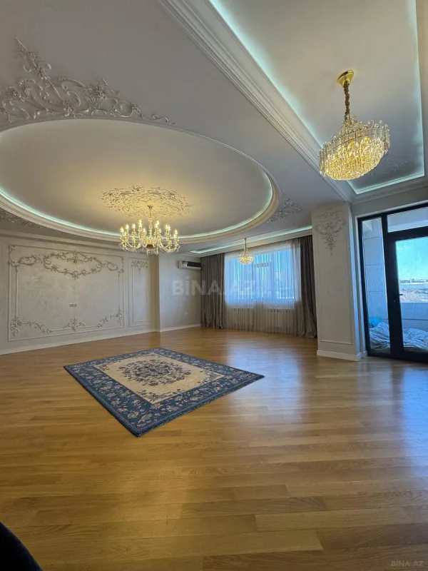 Satılır 4 otaqlı mənzil 195 m²