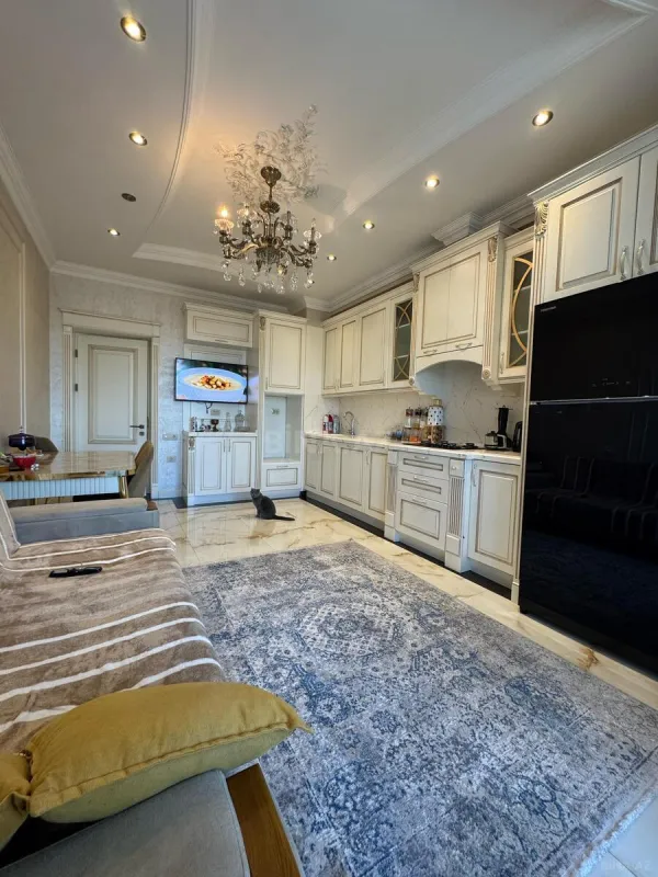 Satılır 4 otaqlı mənzil 195 m²