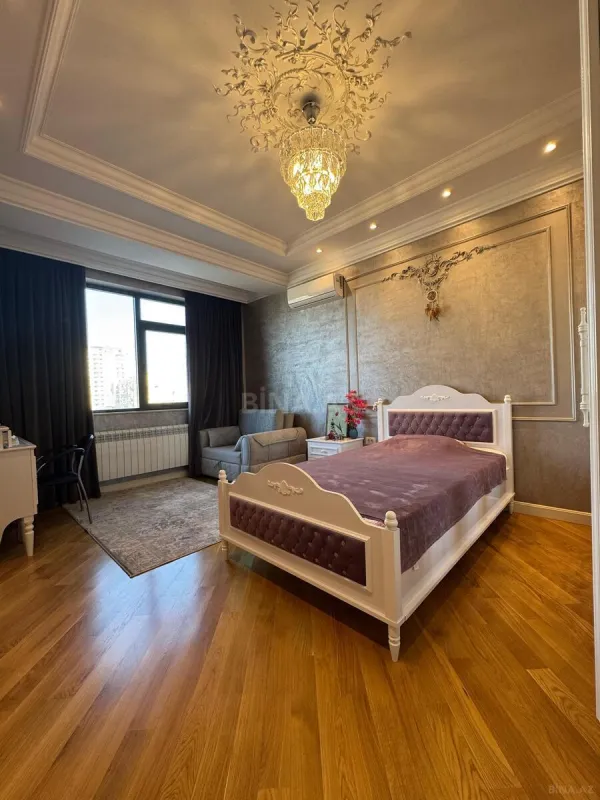 Satılır 4 otaqlı mənzil 195 m²