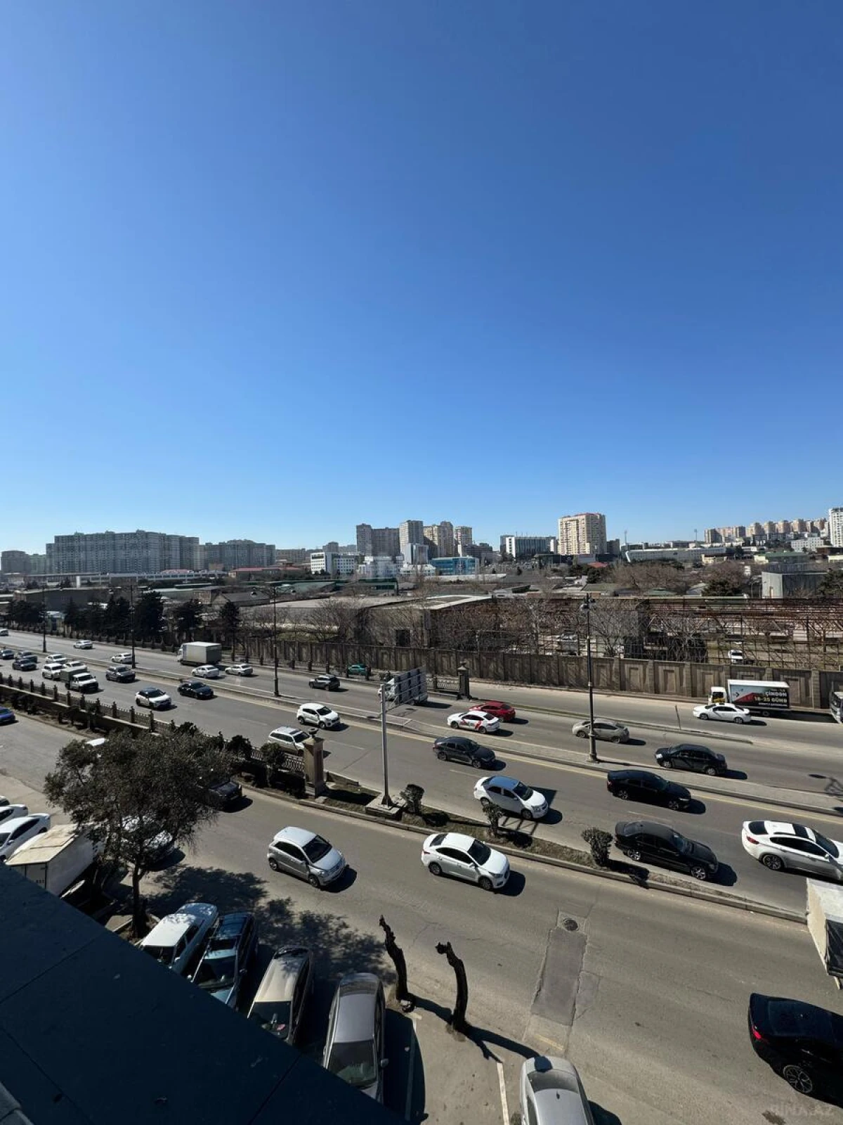 Satılır 4 otaqlı mənzil 195 m²