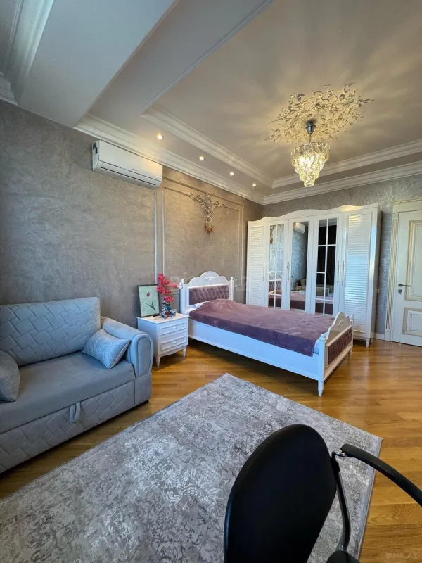 Satılır 4 otaqlı mənzil 195 m²