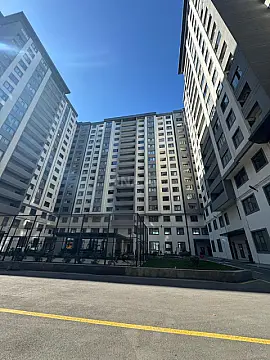 Satılır 4 otaqlı mənzil 195 m²