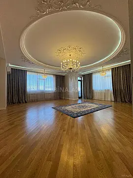 Satılır 4 otaqlı mənzil 195 m²