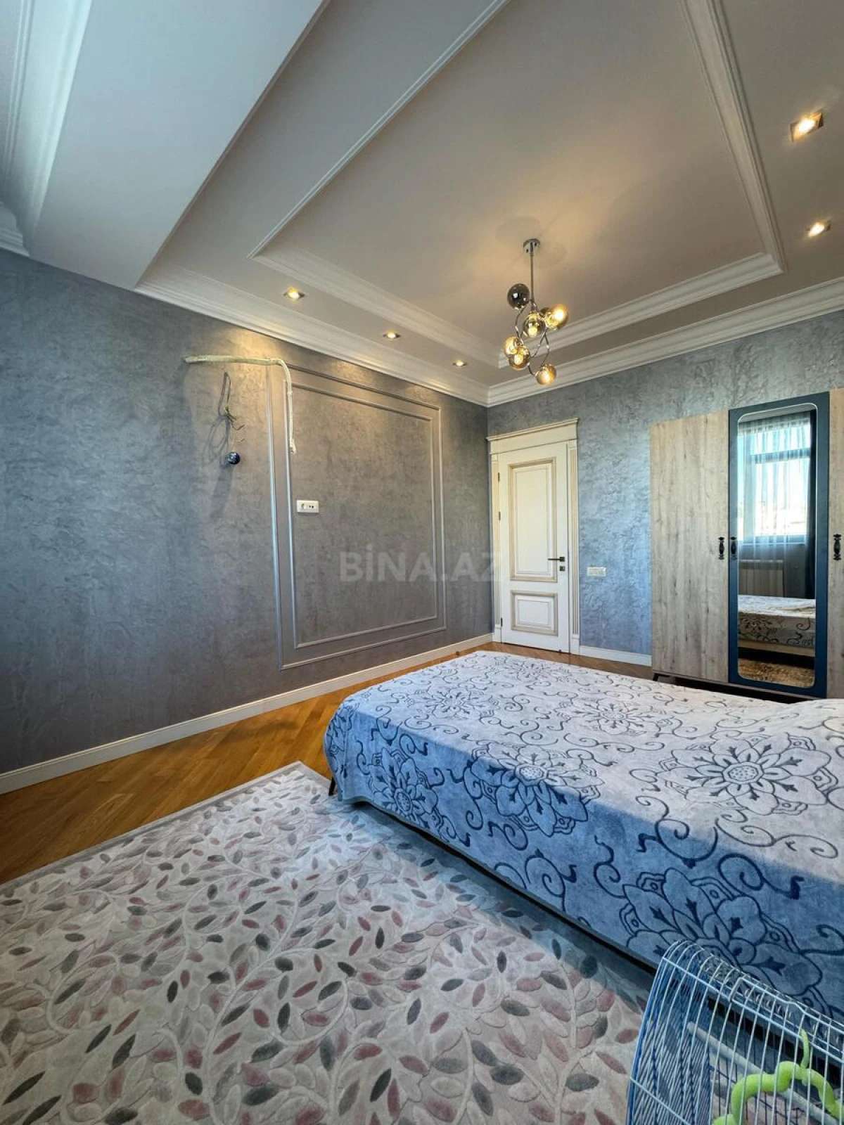 Satılır 4 otaqlı mənzil 195 m²