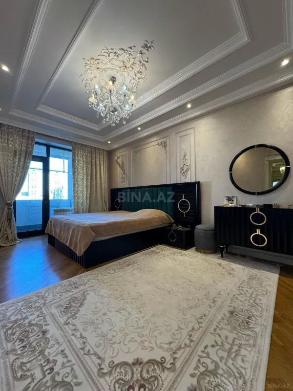 Satılır 4 otaqlı mənzil 195 m²