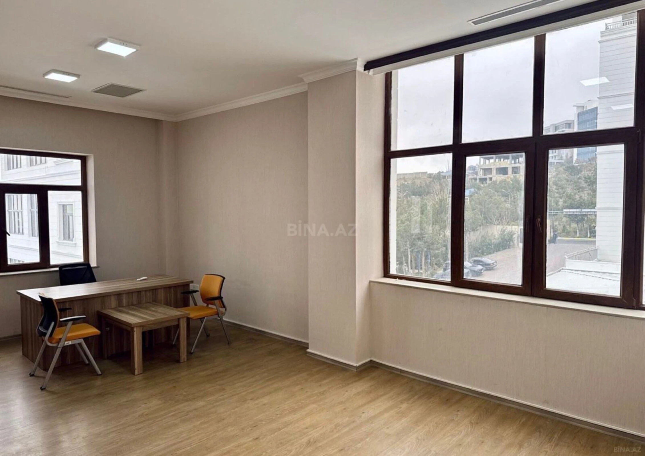 Kirayə verilir 2 otaqlı ofis 65 m²