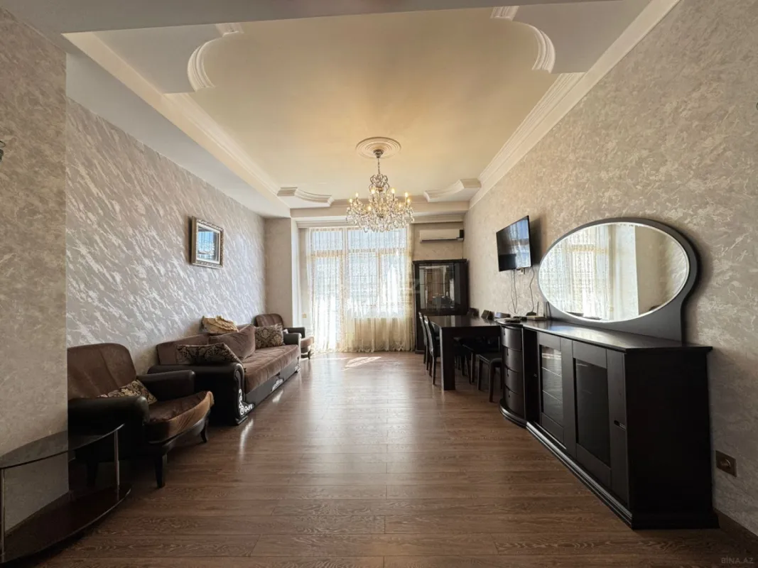 Kirayə verilir 3 otaqlı mənzil 121 m²