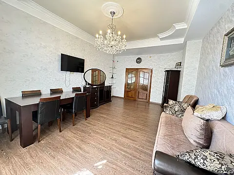 Kirayə verilir 3 otaqlı mənzil 121 m²