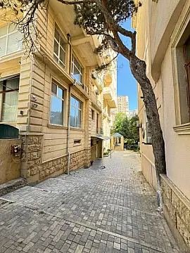 Kirayə verilir 3 otaqlı mənzil 121 m²
