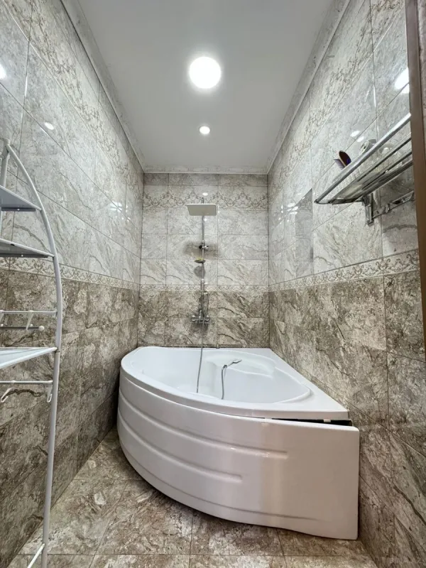 Kirayə verilir 3 otaqlı mənzil 121 m²