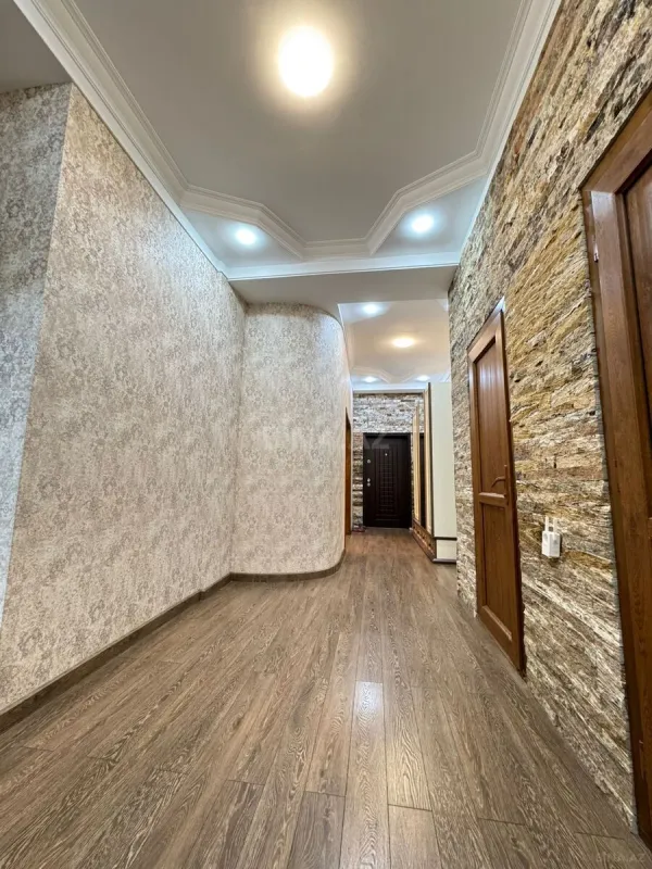 Kirayə verilir 3 otaqlı mənzil 121 m²