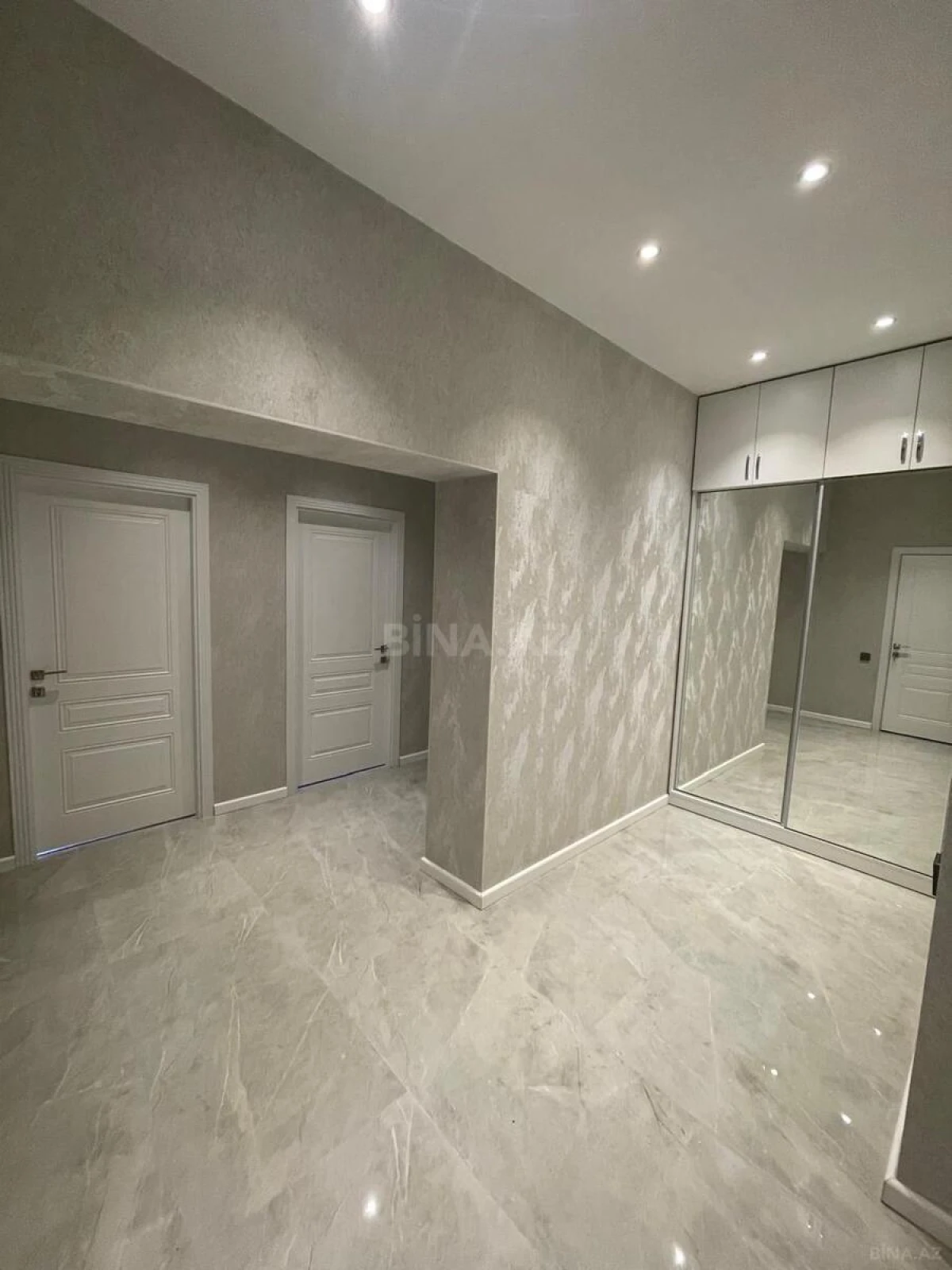Satılır 2 otaqlı mənzil 75 m²