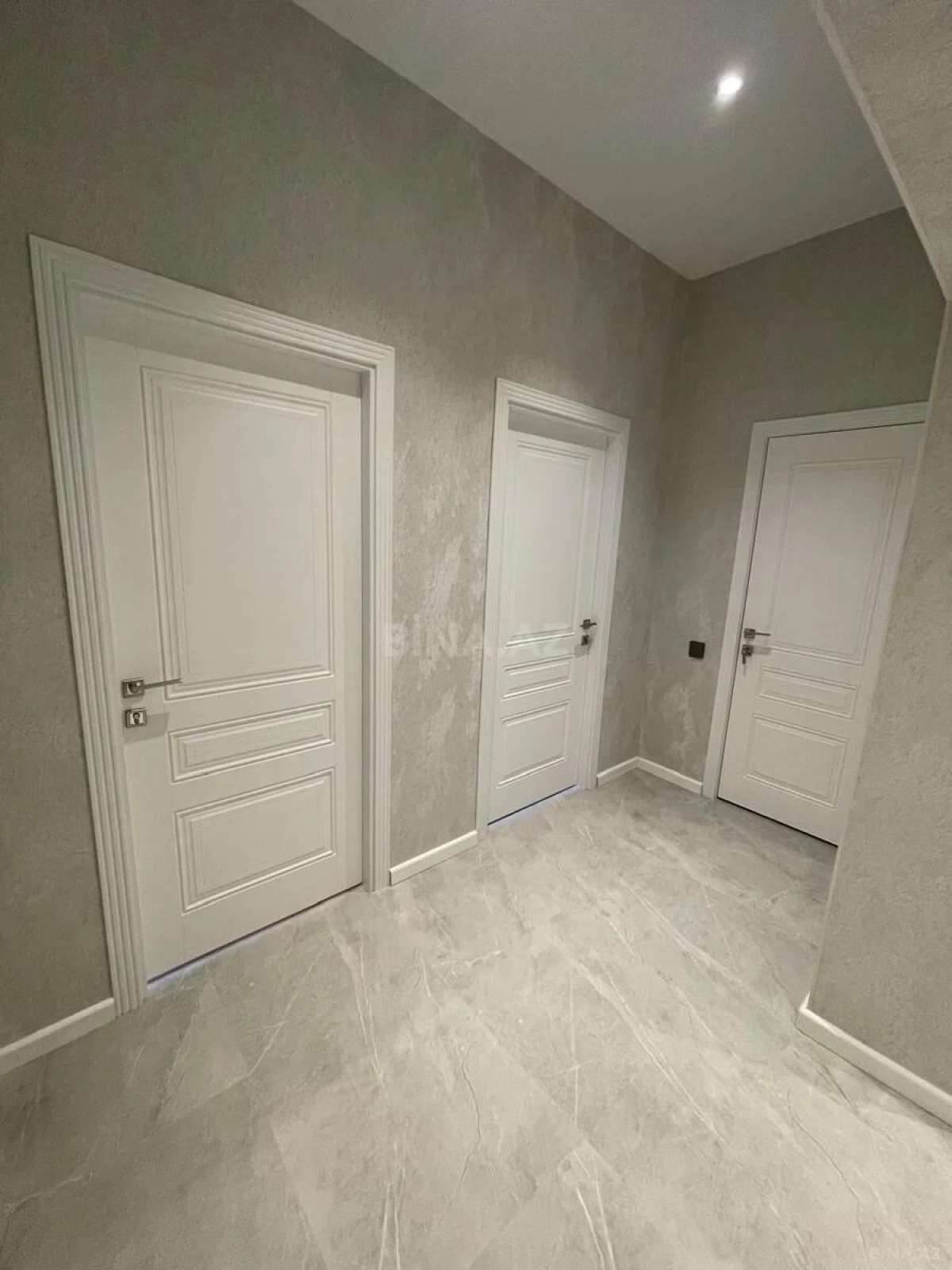 Satılır 2 otaqlı mənzil 75 m²