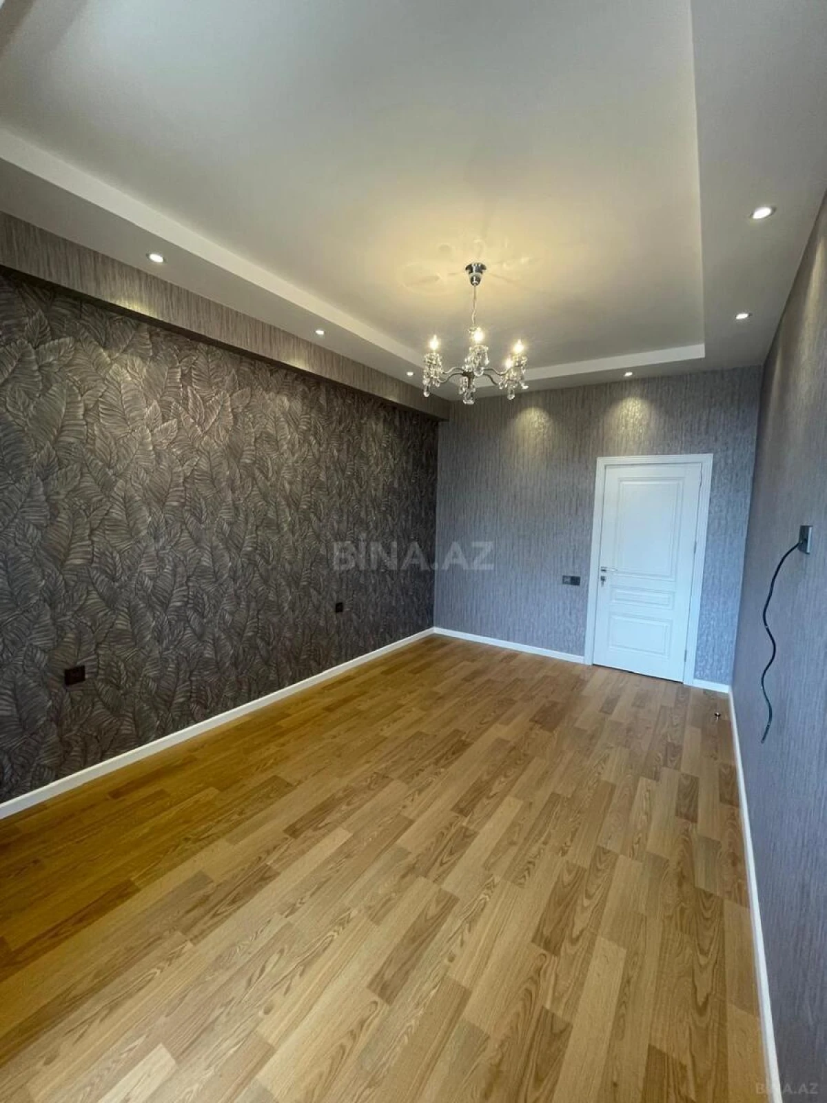 Satılır 2 otaqlı mənzil 75 m²