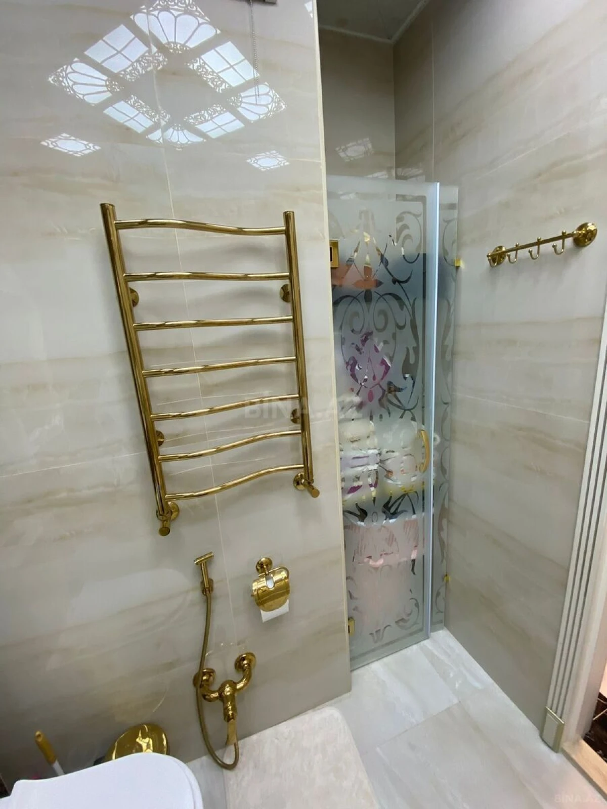 Satılır 3 otaqlı mənzil 140 m²