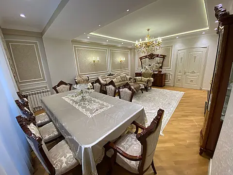 Satılır 3 otaqlı mənzil 140 m²