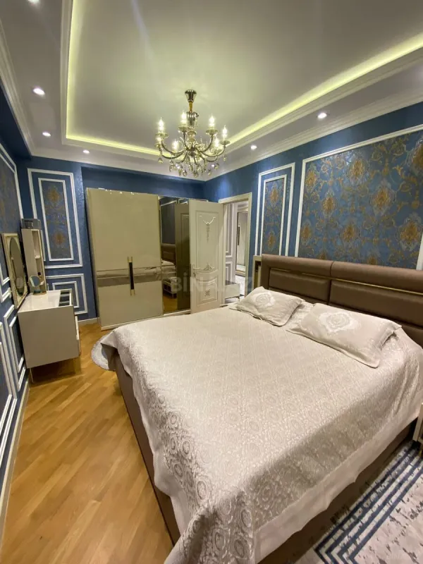 Satılır 3 otaqlı mənzil 140 m²