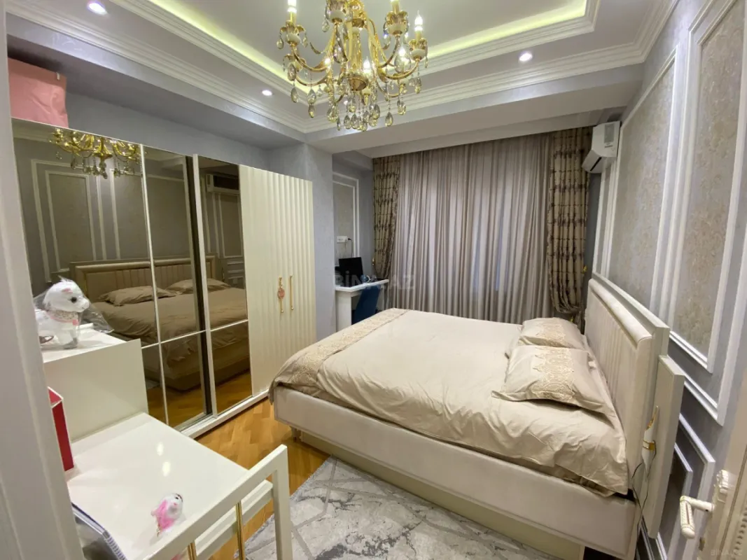 Satılır 3 otaqlı mənzil 140 m²