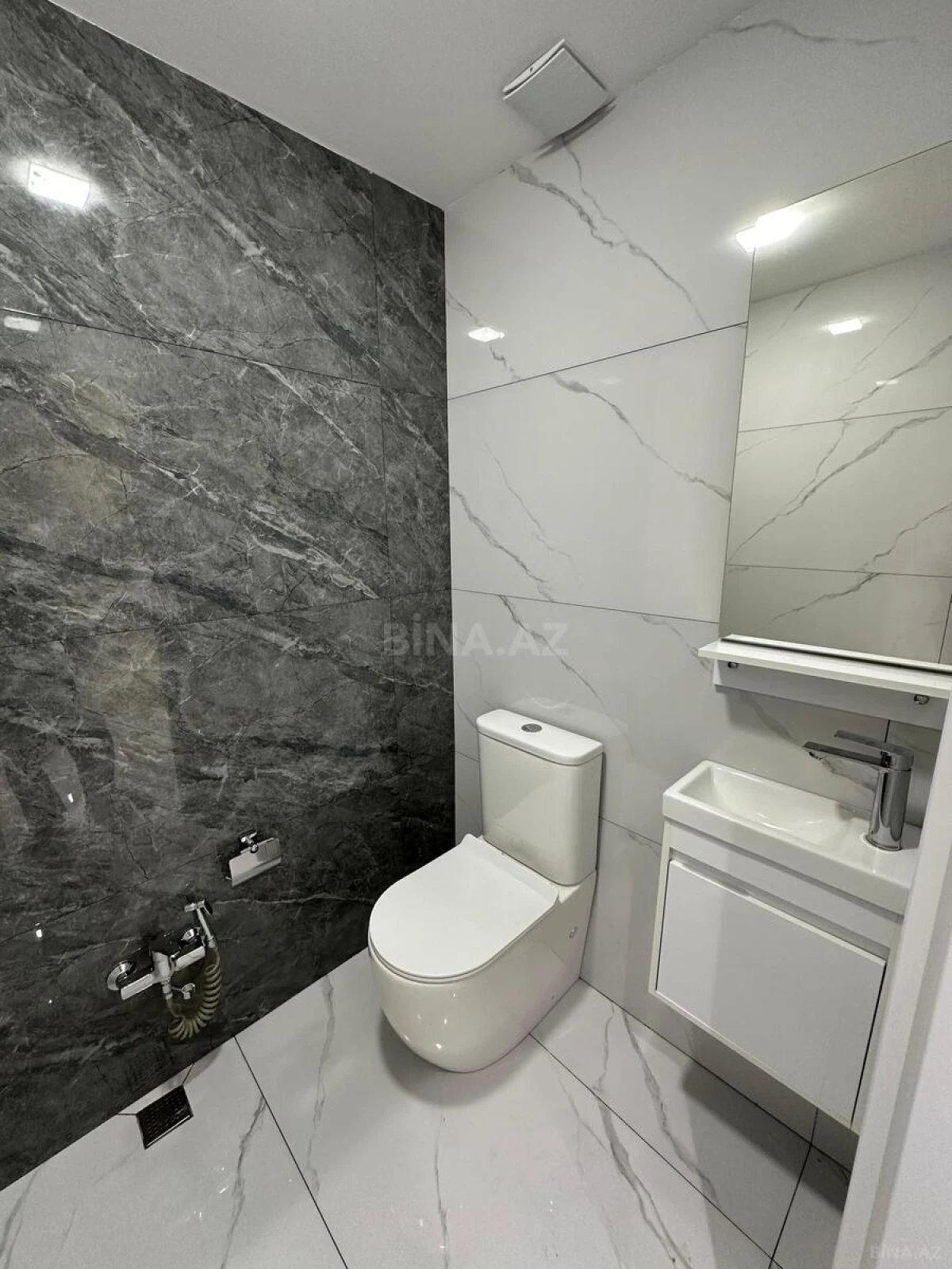 Satılır 2 otaqlı mənzil 60 m²