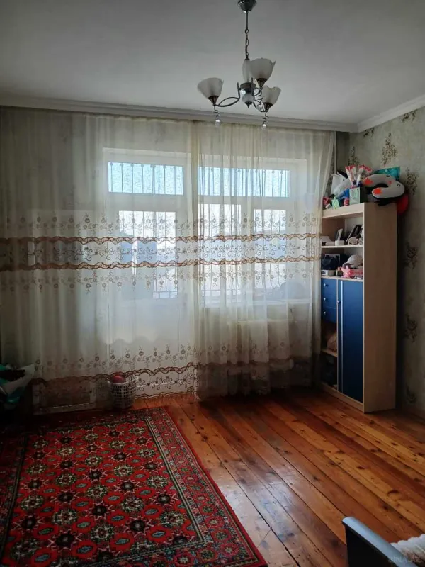 Satılır 4 otaqlı mənzil 100 m²