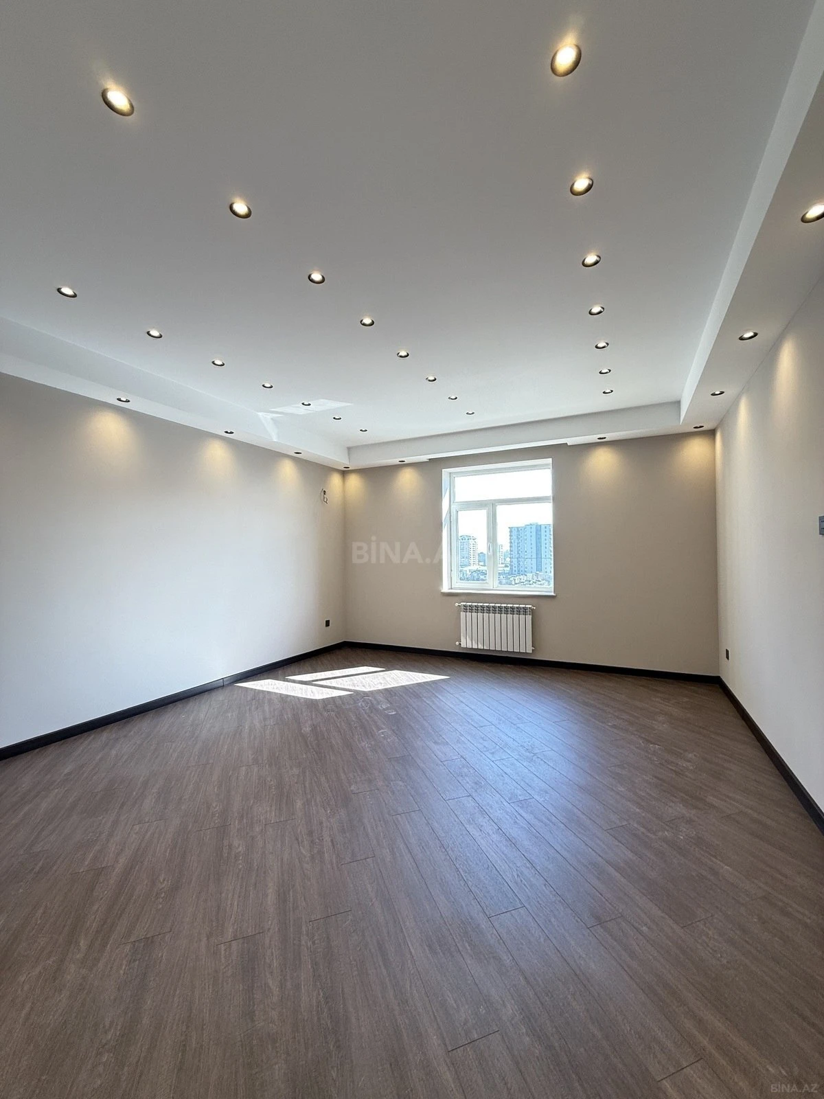 Satılır 3 otaqlı mənzil 135 m²