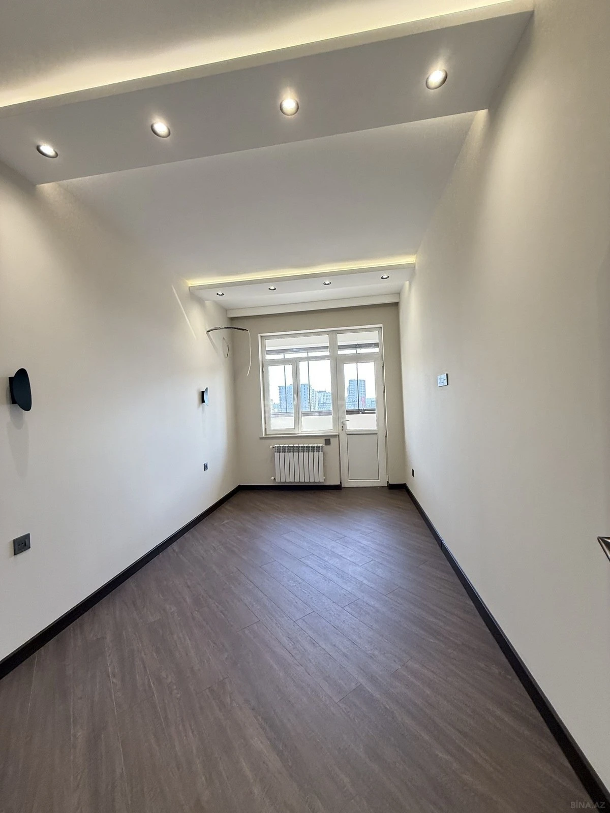 Satılır 3 otaqlı mənzil 135 m²