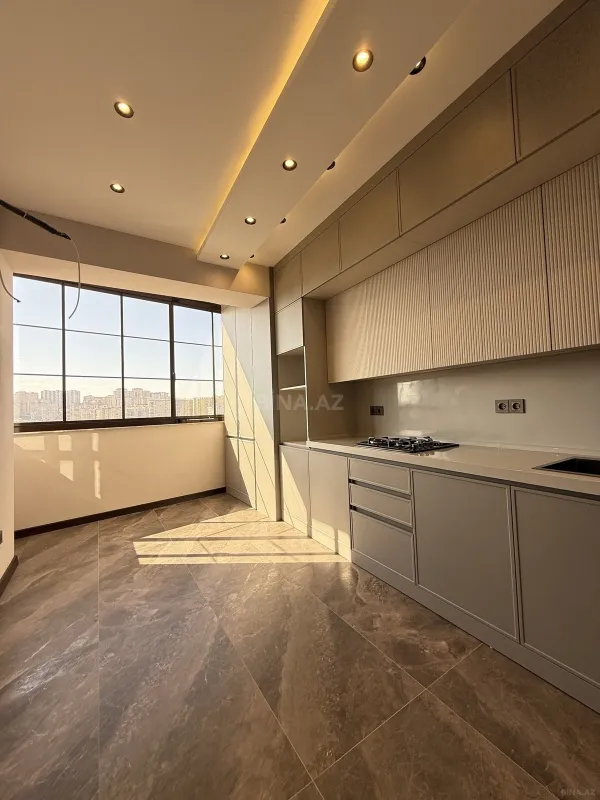 Satılır 3 otaqlı mənzil 135 m²