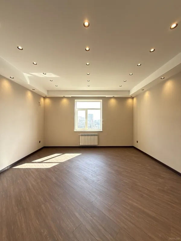 Satılır 3 otaqlı mənzil 135 m²