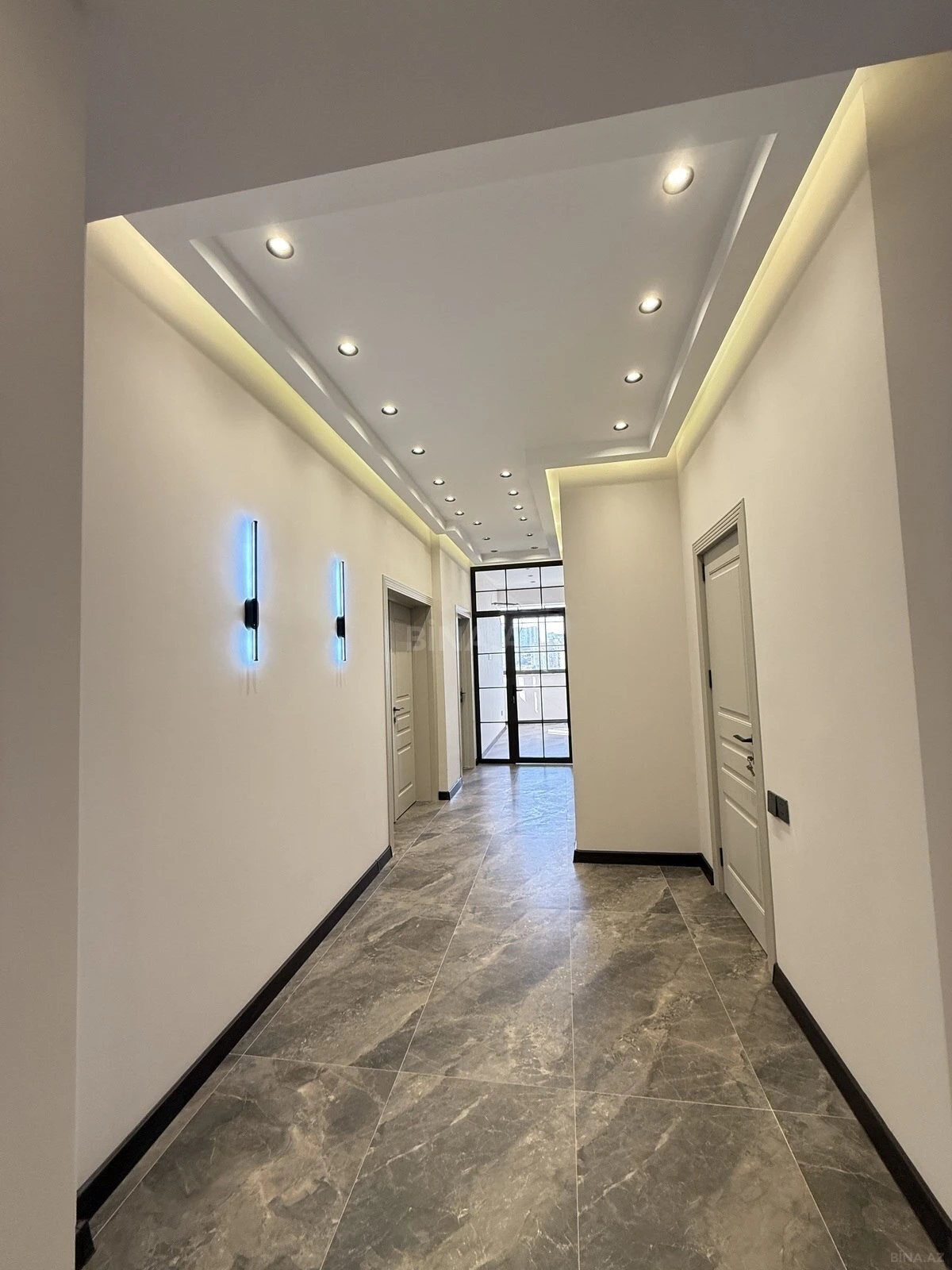 Satılır 3 otaqlı mənzil 135 m²