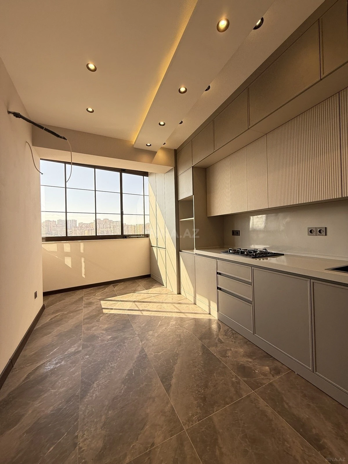 Satılır 3 otaqlı mənzil 135 m²