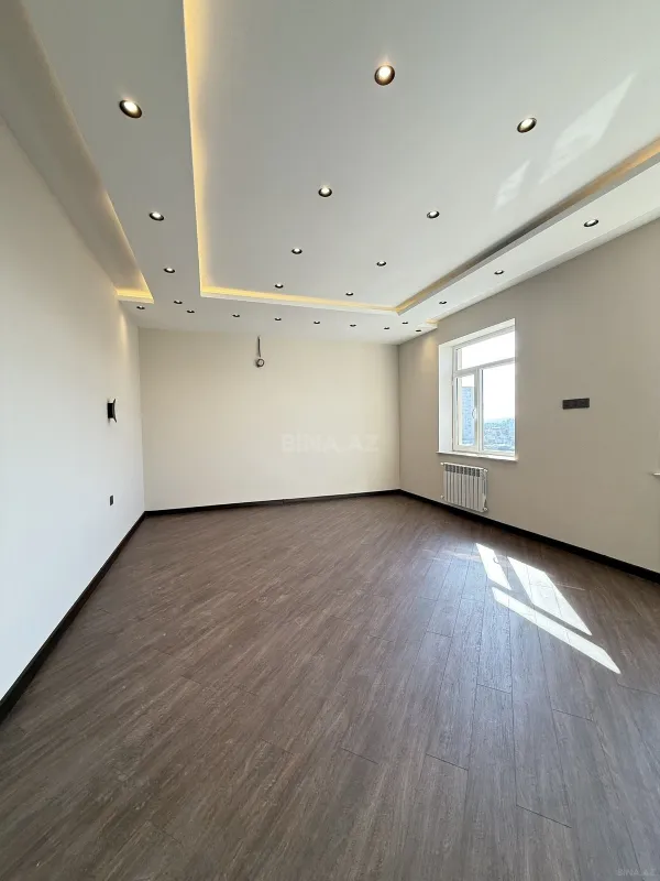 Satılır 3 otaqlı mənzil 135 m²