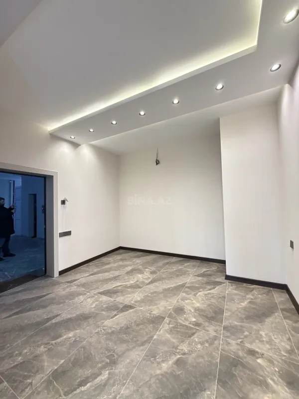 Satılır 3 otaqlı mənzil 135 m²