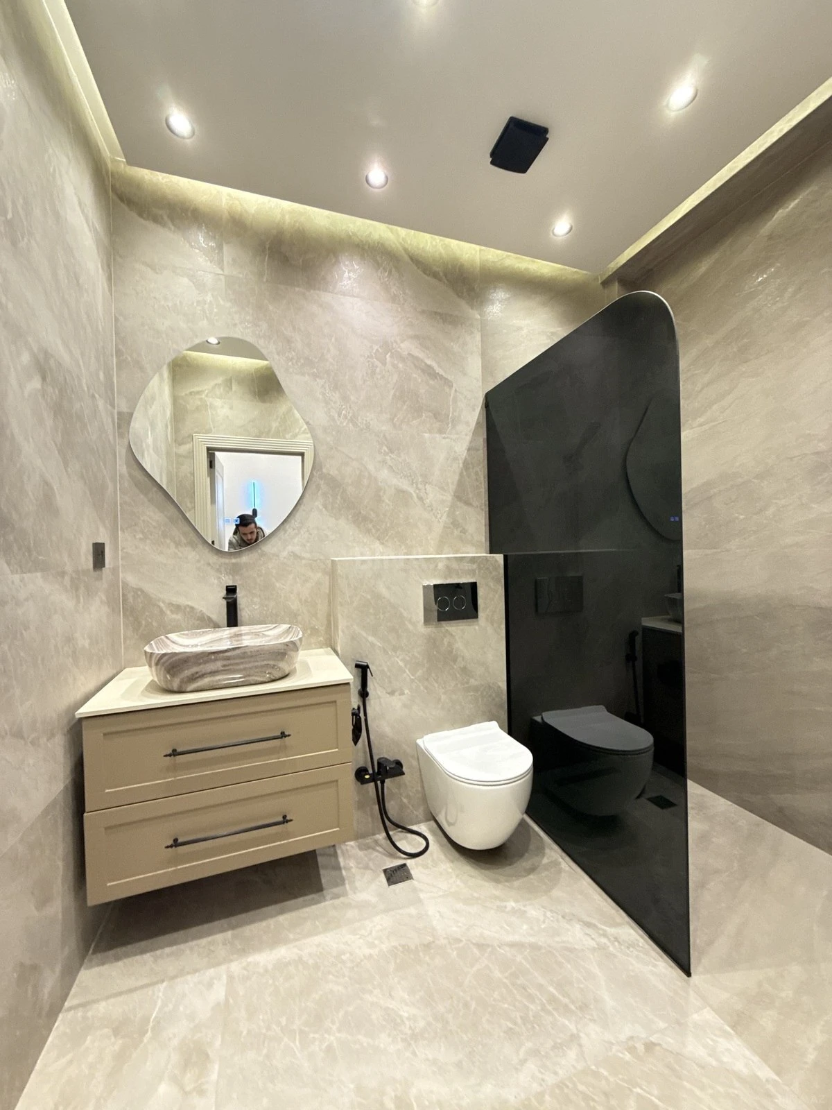 Satılır 3 otaqlı mənzil 135 m²