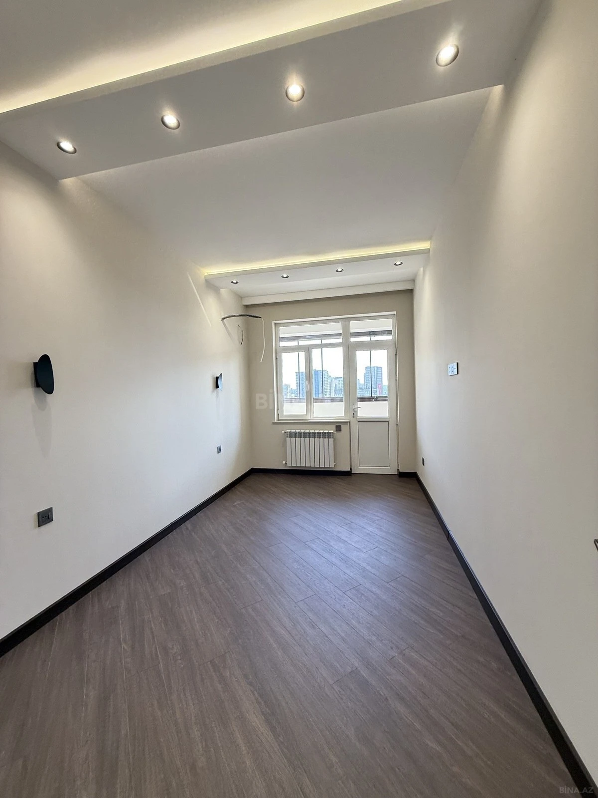 Satılır 3 otaqlı mənzil 135 m²