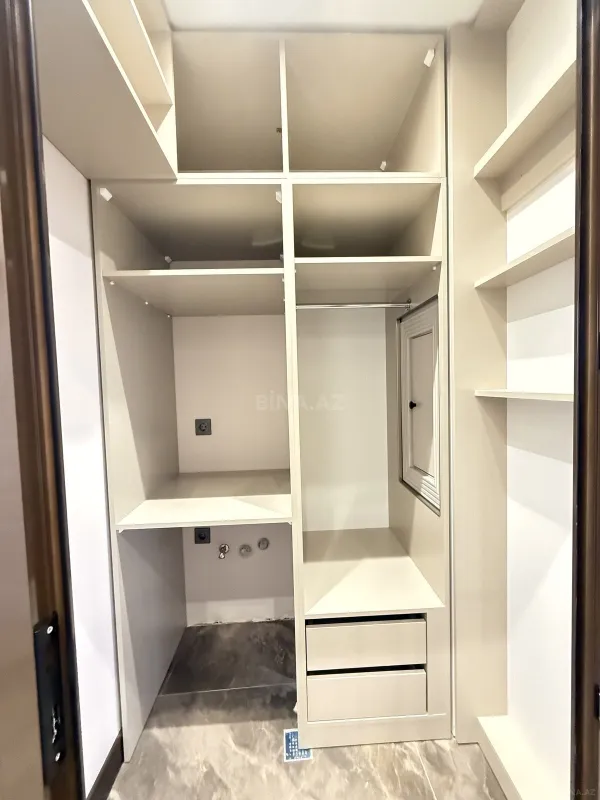 Satılır 3 otaqlı mənzil 135 m²