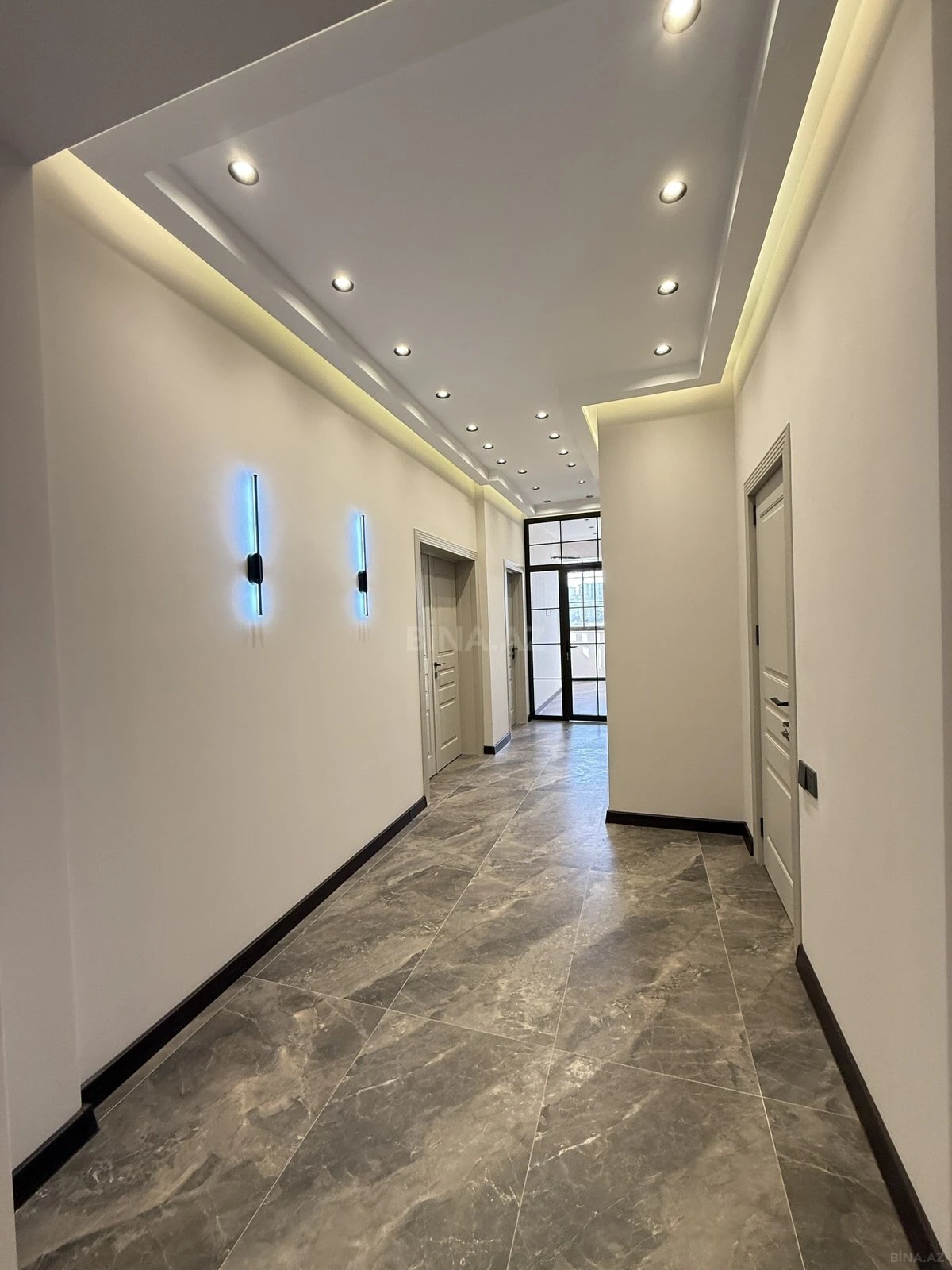 Satılır 3 otaqlı mənzil 135 m²