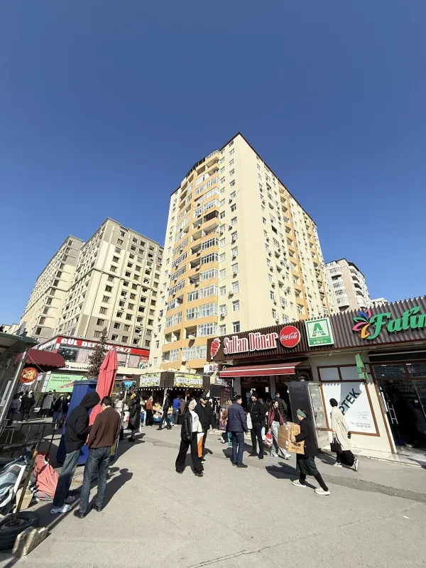 Satılır 3 otaqlı mənzil 135 m²