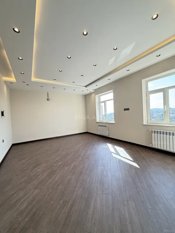 Satılır 3 otaqlı mənzil 135 m²