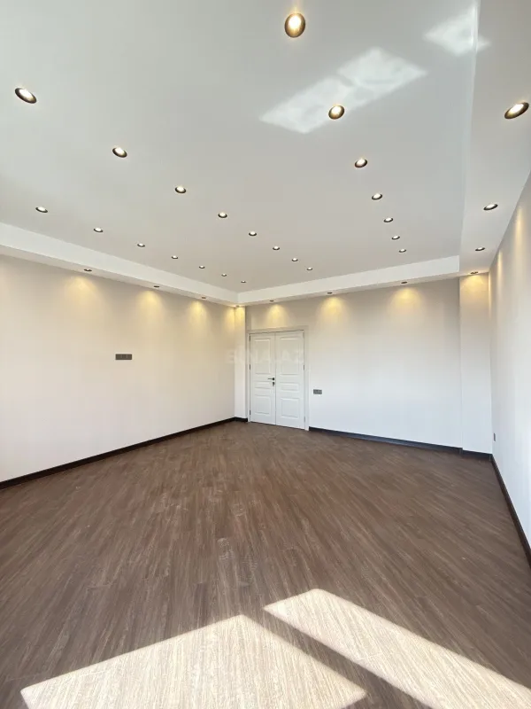Satılır 3 otaqlı mənzil 135 m²