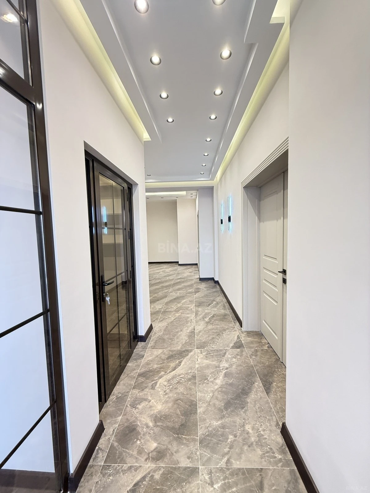 Satılır 3 otaqlı mənzil 135 m²