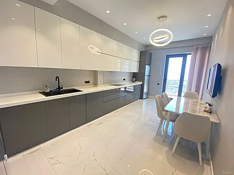 Kirayə verilir 3 otaqlı mənzil 157 m²