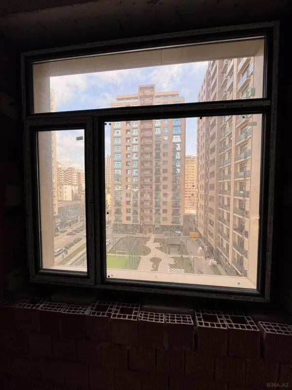 Satılır 4 otaqlı mənzil 143.6 m²